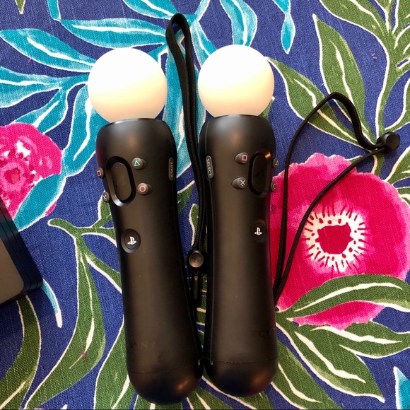 PS4 VR w/ games & VR gun included - Picture 5 of 12